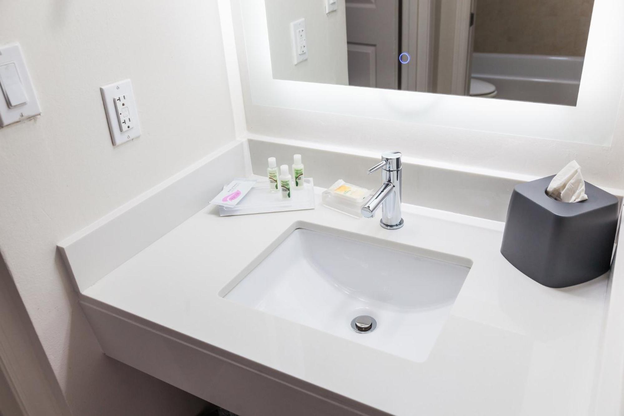 Holiday Inn & Suites Boca Raton - North Εξωτερικό φωτογραφία
