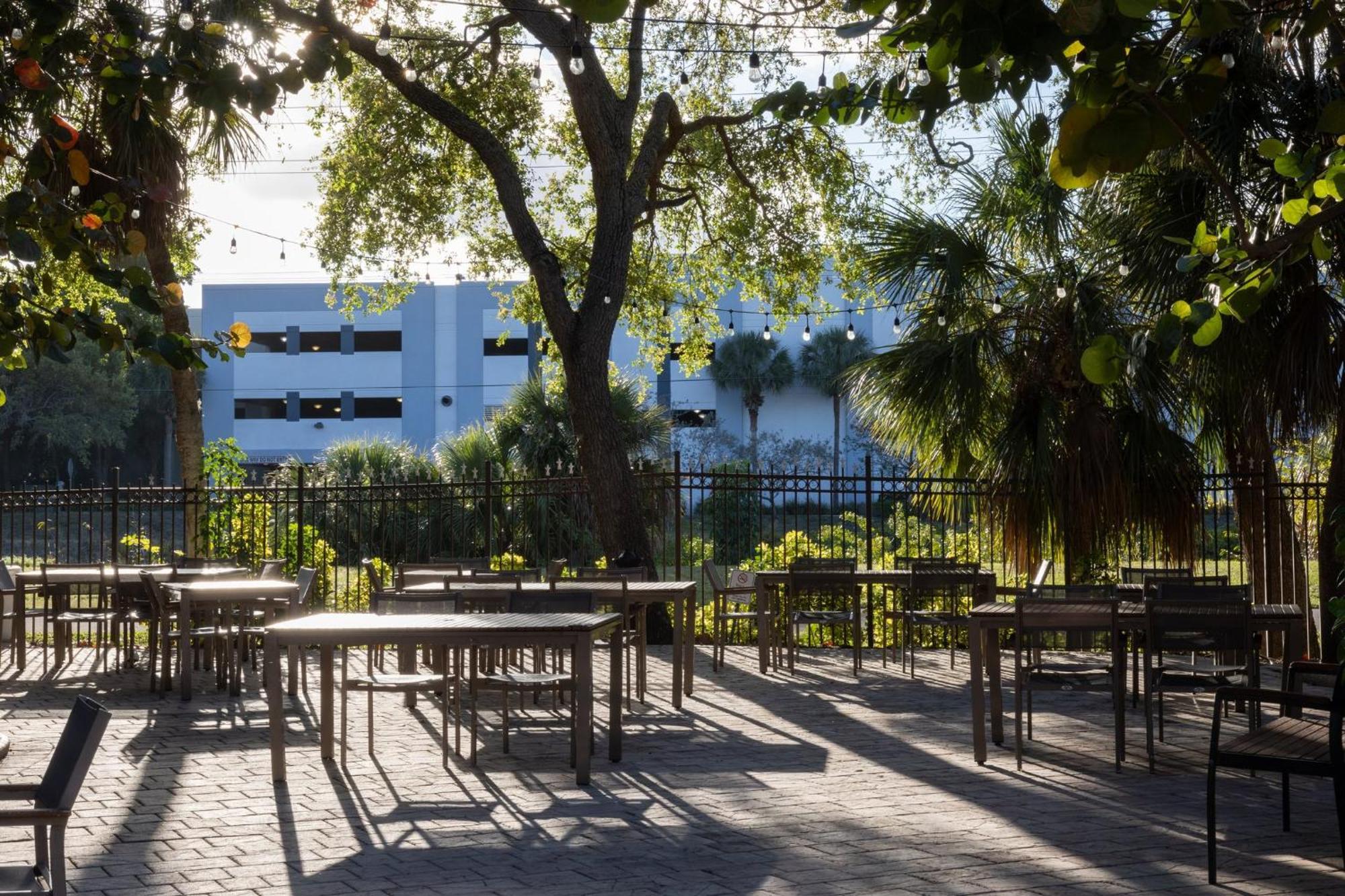 Holiday Inn & Suites Boca Raton - North Εξωτερικό φωτογραφία